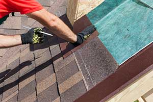 Northern VA roofing contractor replacing shingles