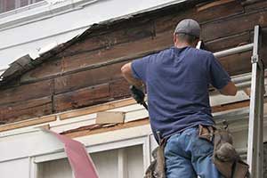 Siding repair contractor searching for mold underneath siding on home