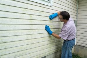Northern VA siding repair contractor cleaning the siding of a house