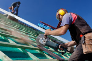 Mclean-roof-repair-contractor-using-buzzsaw