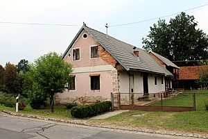 an old house where the homeowners need a roof replacement